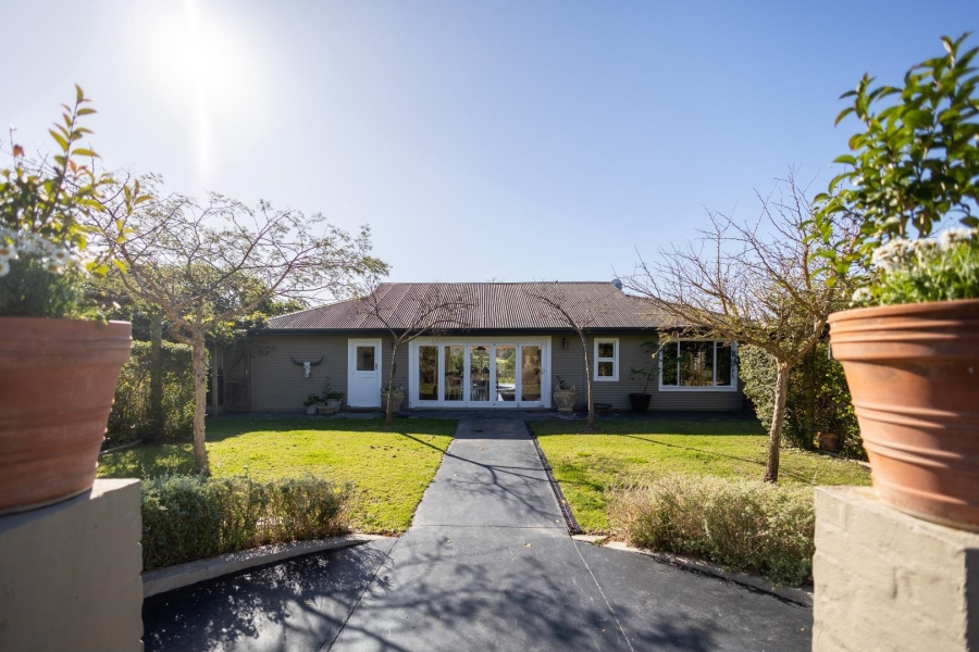 8 Bedroom Property for Sale in Airport Western Cape